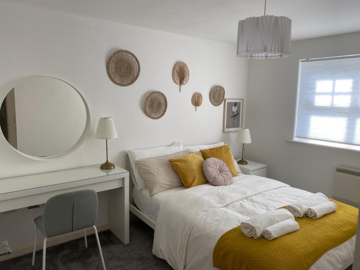 Marine Viewing 2 Bedrooms Flat Manchester Exteriér fotografie